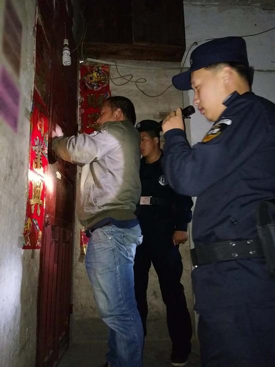 长春粗心妈妈误将幼女锁家中 