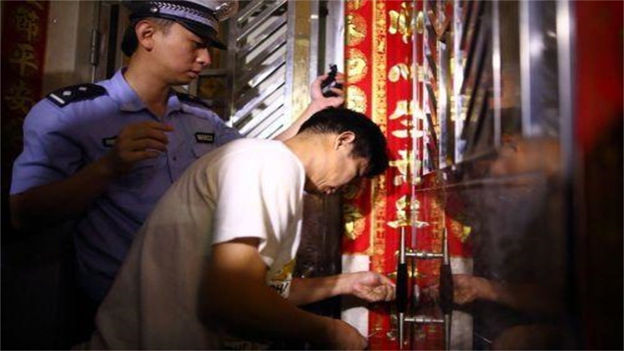 长春请开锁师傅开了锁后，师傅